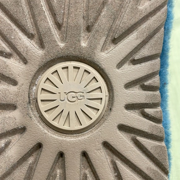 Ugg Fluff You Cali Stripe slip on loafers. So comfy! Great Preworn condition! - Picture 7 of 11